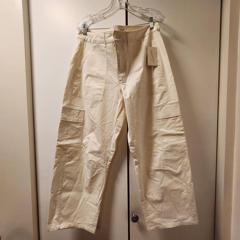 Universal Thread Women 14 White High Rise Cargo Pants Straight Leg Pockets